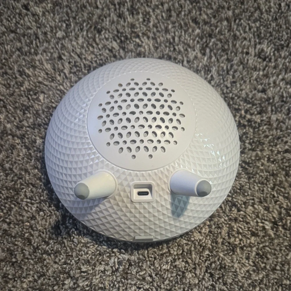 White Wireless Charging Speaker with Controls - Picture 3 of 4